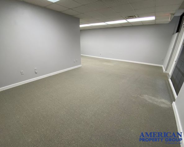 Medical/Professional Office Across from Sarasota Memorial Hospital : 2677 S Tamiami Trail, Sarasota, FL 34239